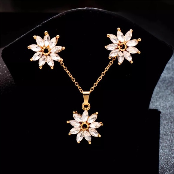 Cute Gold Plated Zirconia Necklace Earrings set. - Picture 2 of 8